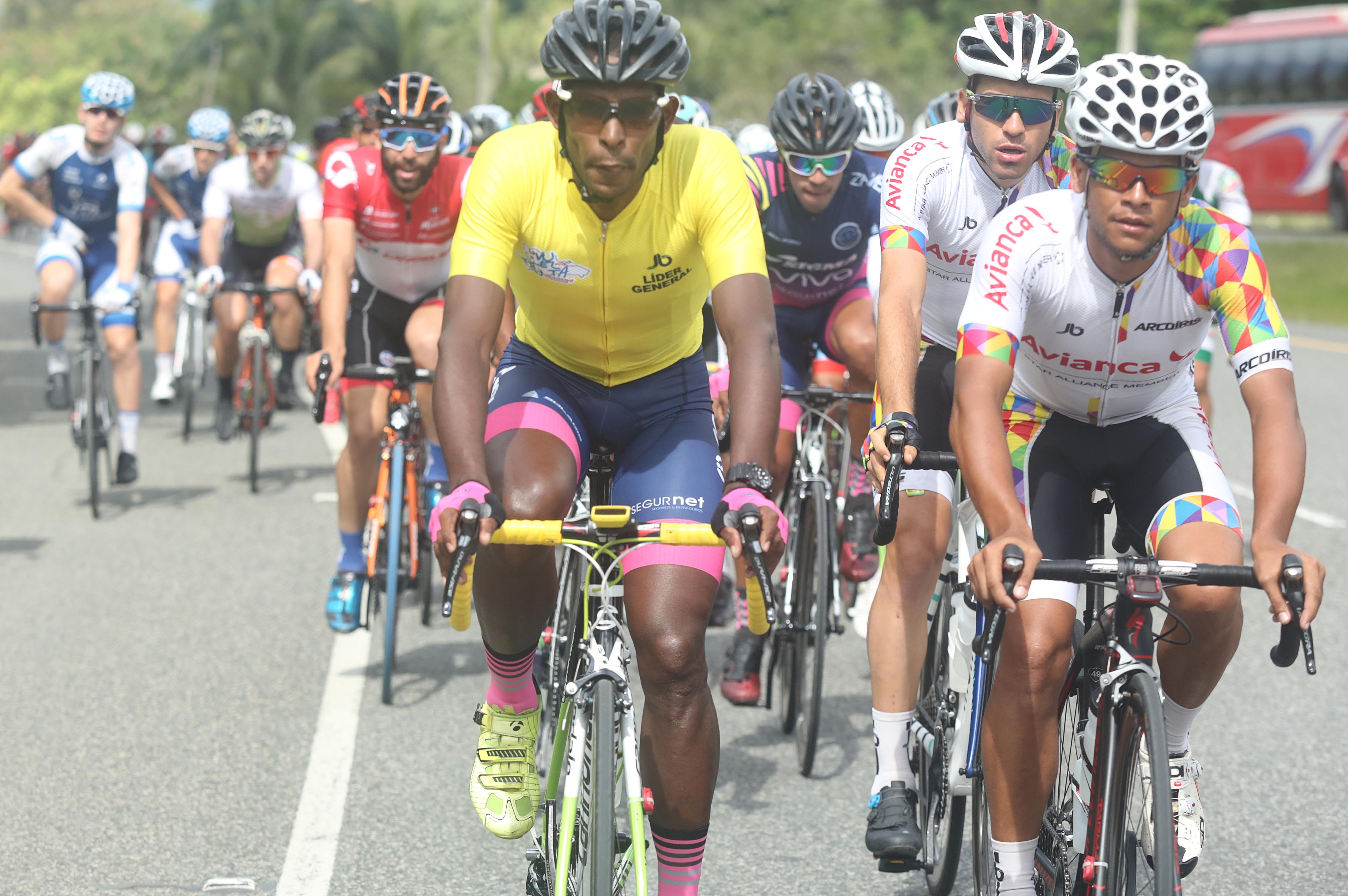 César Marte se impone en gran llegada en cuarta etapa Vuelta Ciclística