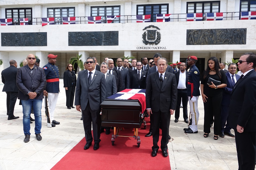 Maldonado y Pared Pérez encabezan homenaje a Pina Acevedo