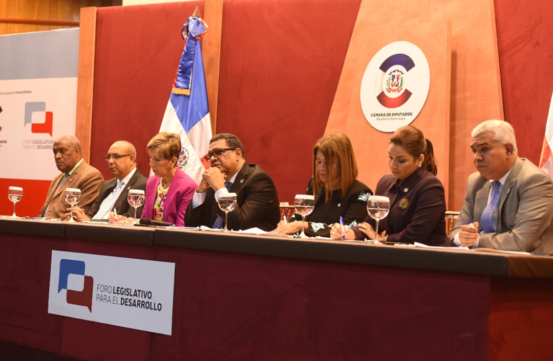 Foro legislativo: exponen las urgencias de Puerto Plata