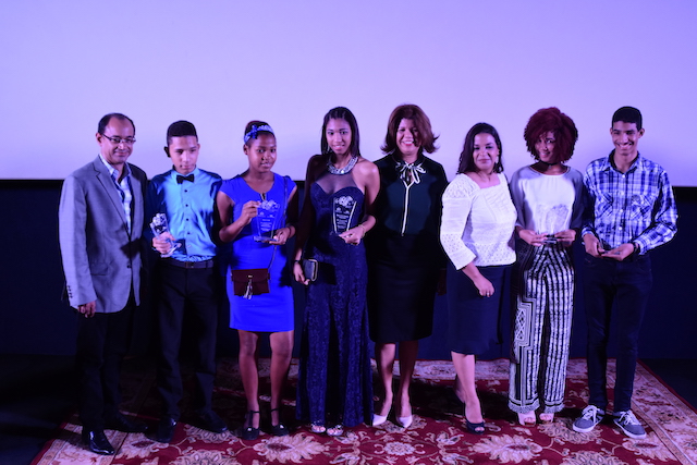 Jóvenes reciben premios cortometrajes dirigido a proteger el planeta