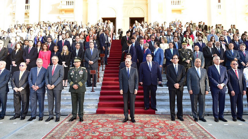 Presidente Medina encabeza acto de homenaje a la Bandera Nacional