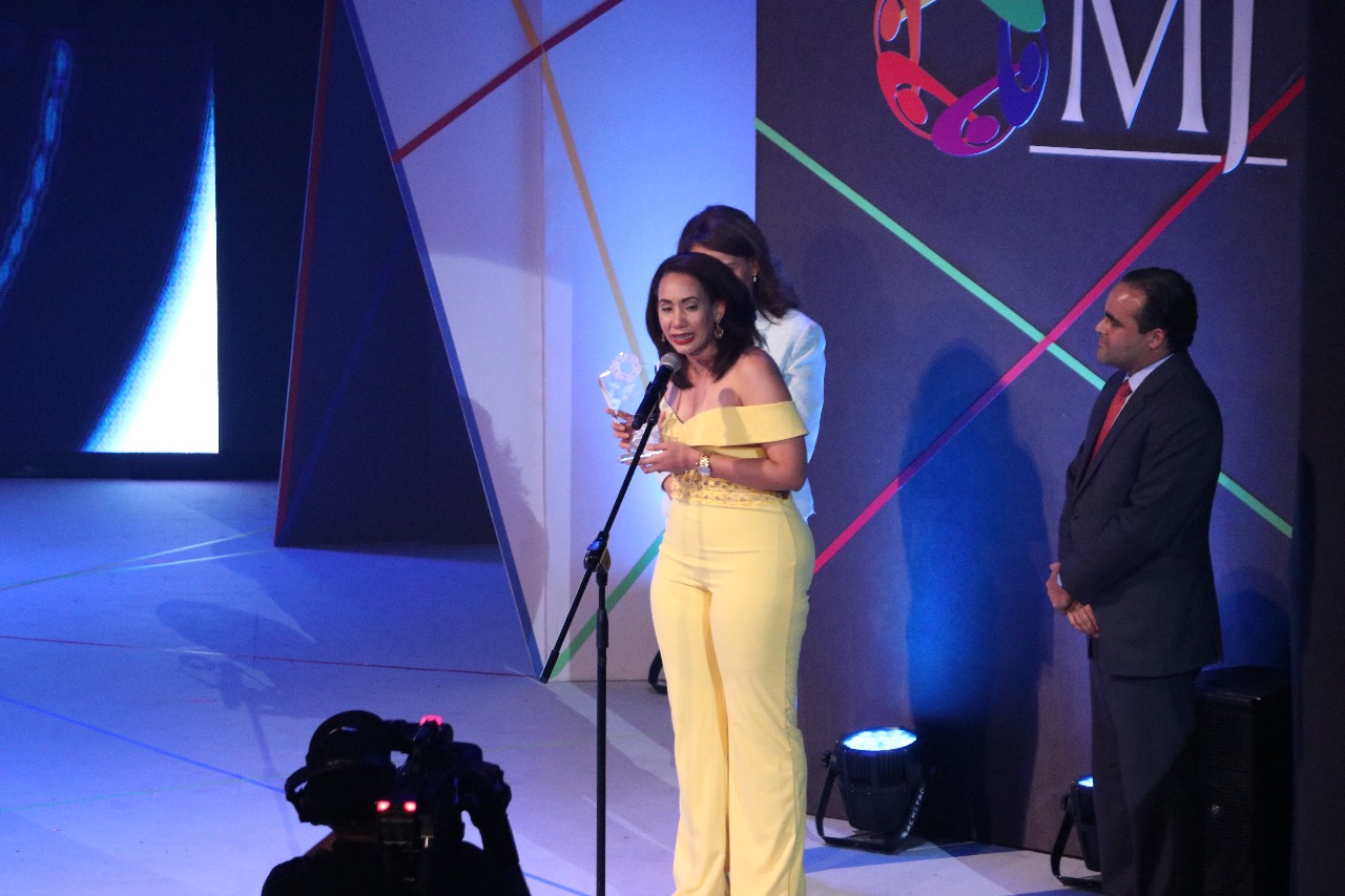 14 jóvenes sobresalientes reciben Premio de la Juventud