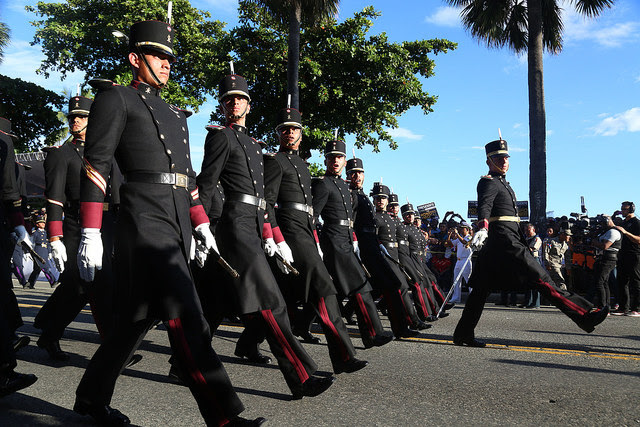 Impresionante desfile militar en el malecón
