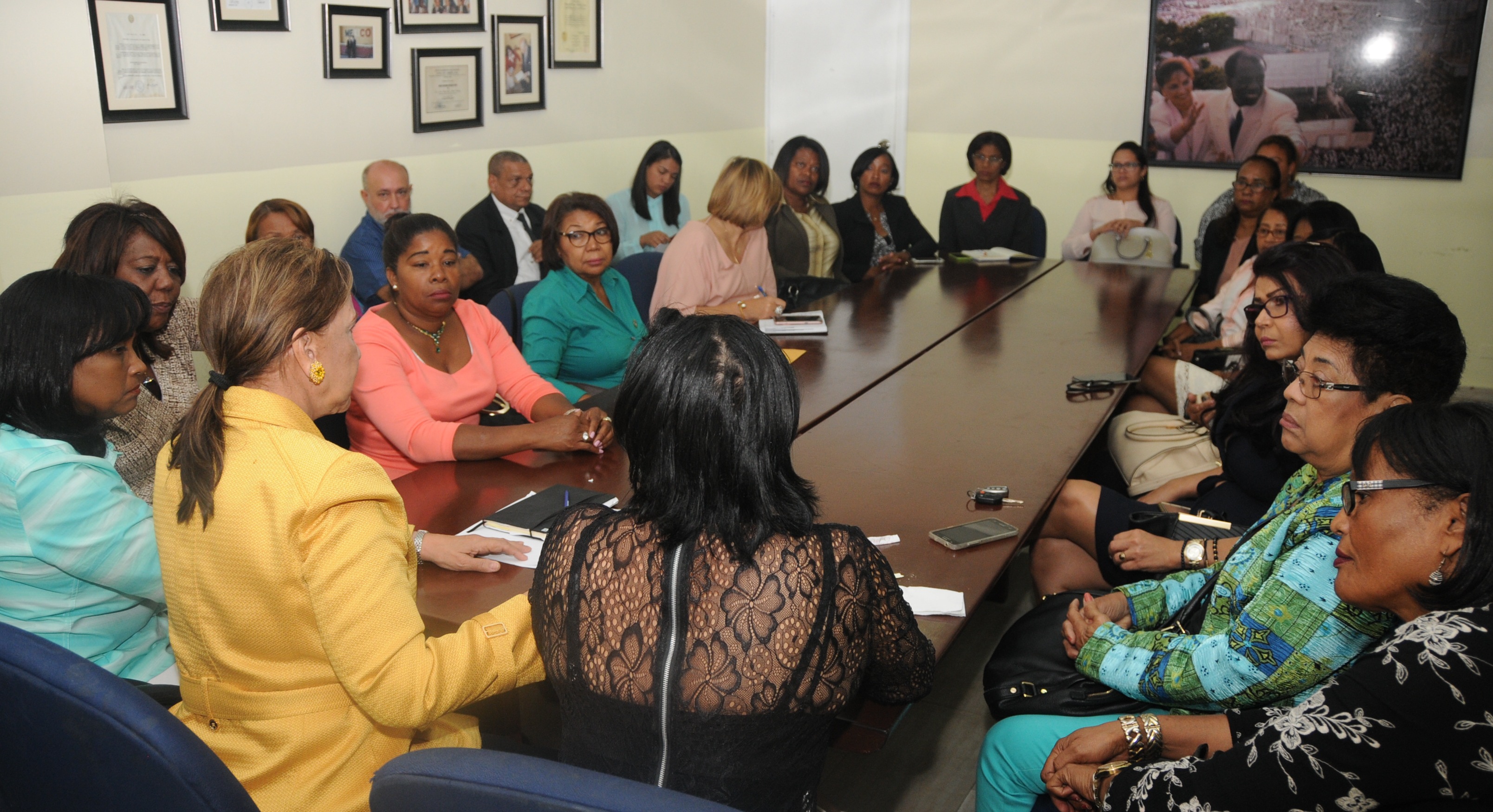 Peggy Cabral  exhorta mujeres prepararse para el 2020