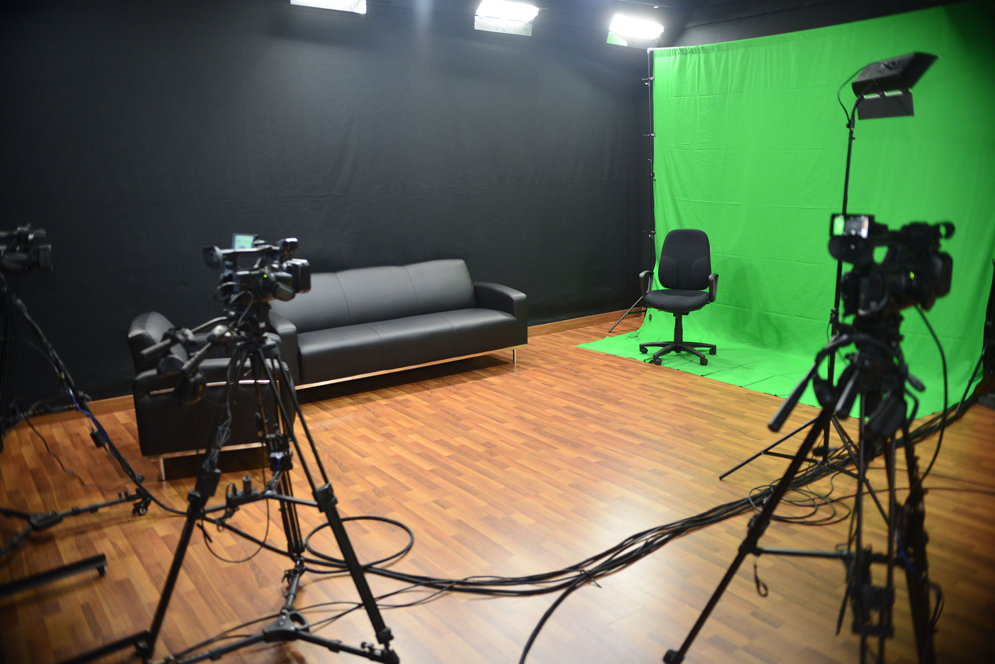 UCSD inaugura laboratorio de TV y Radio