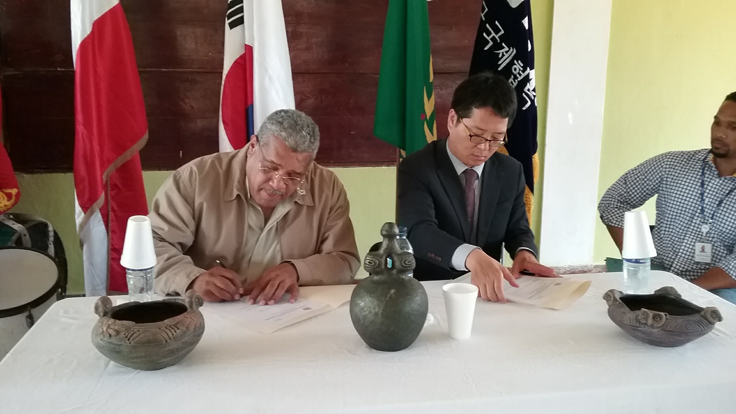 Agencia coreana y la DGDC firman acuerdo de colaboración