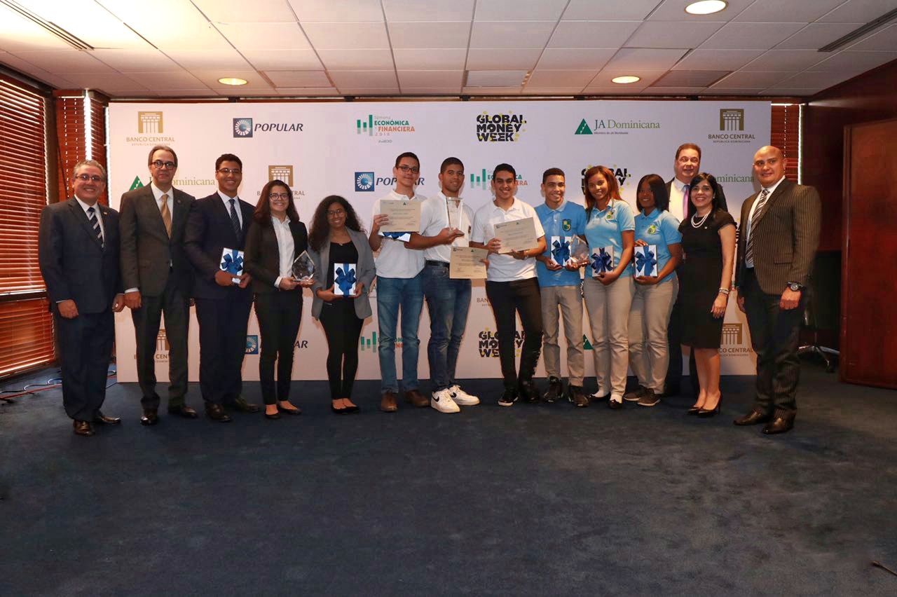 El Popular premia excelencia financiera en cuarta versión de Banquero Joven