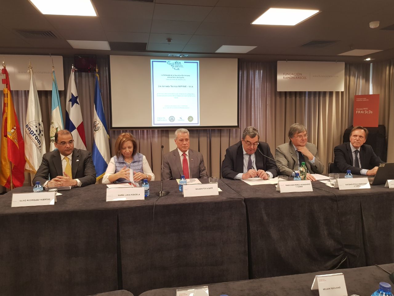 Toca Simó participa en foro en España