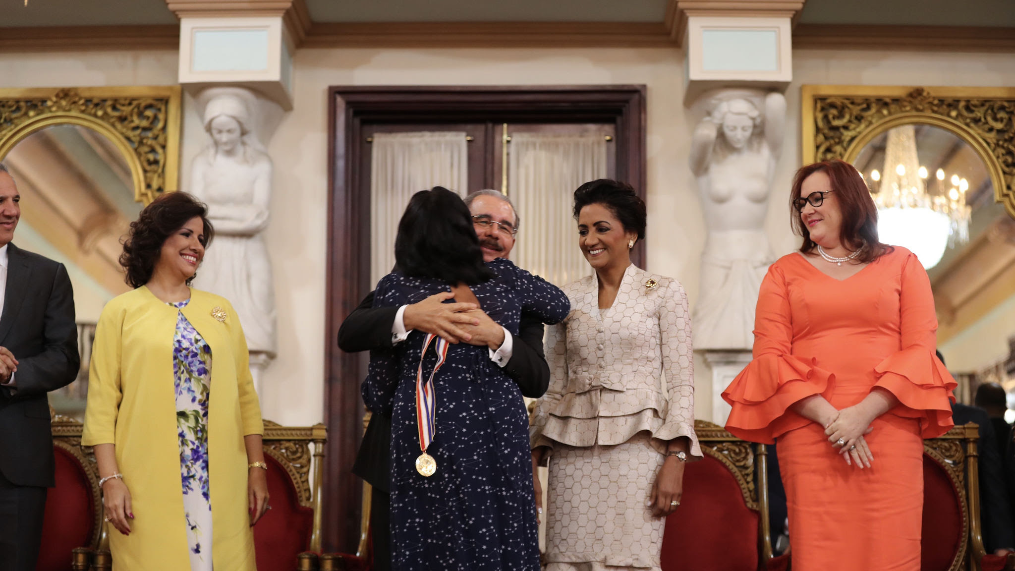 Danilo Medina entregó Medalla al Mérito a 13 mujeres