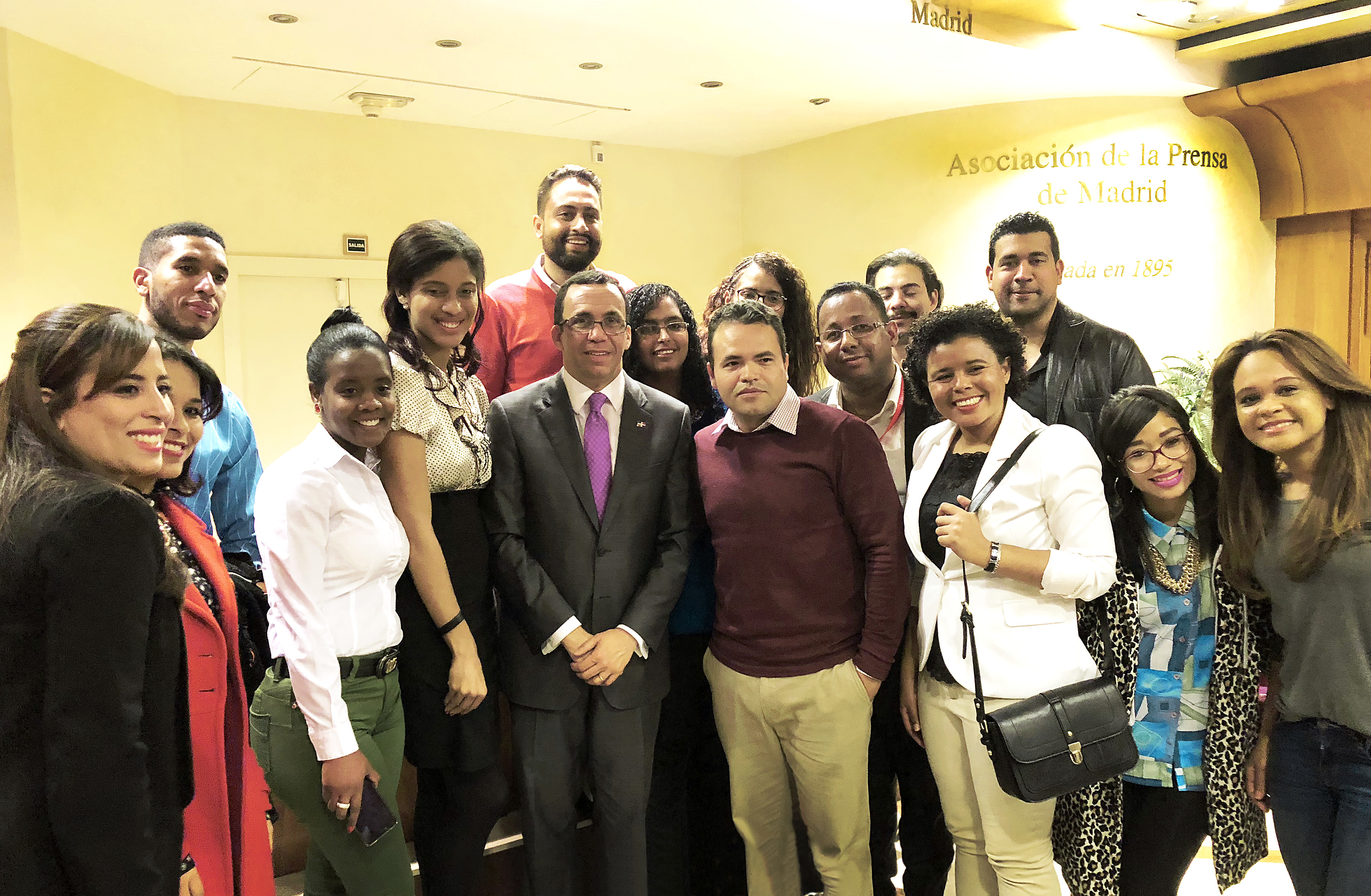 Navarro expone en España avances de la educación dominicana