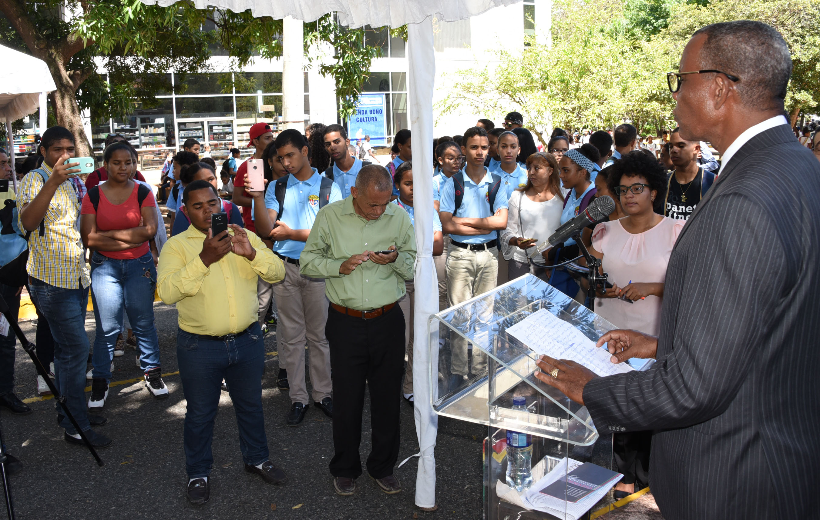 Apolinar de León Medrano pide a la juventud que aproveche el tiempo en la literatura