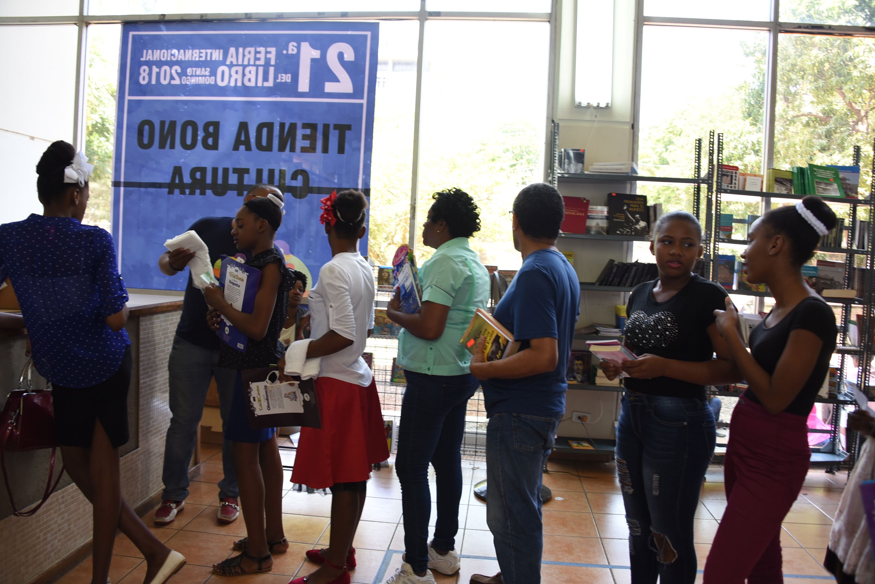 La FILSD 2018 concluye el lunes con un variado programa cultural y ofertas “de remate” de libros