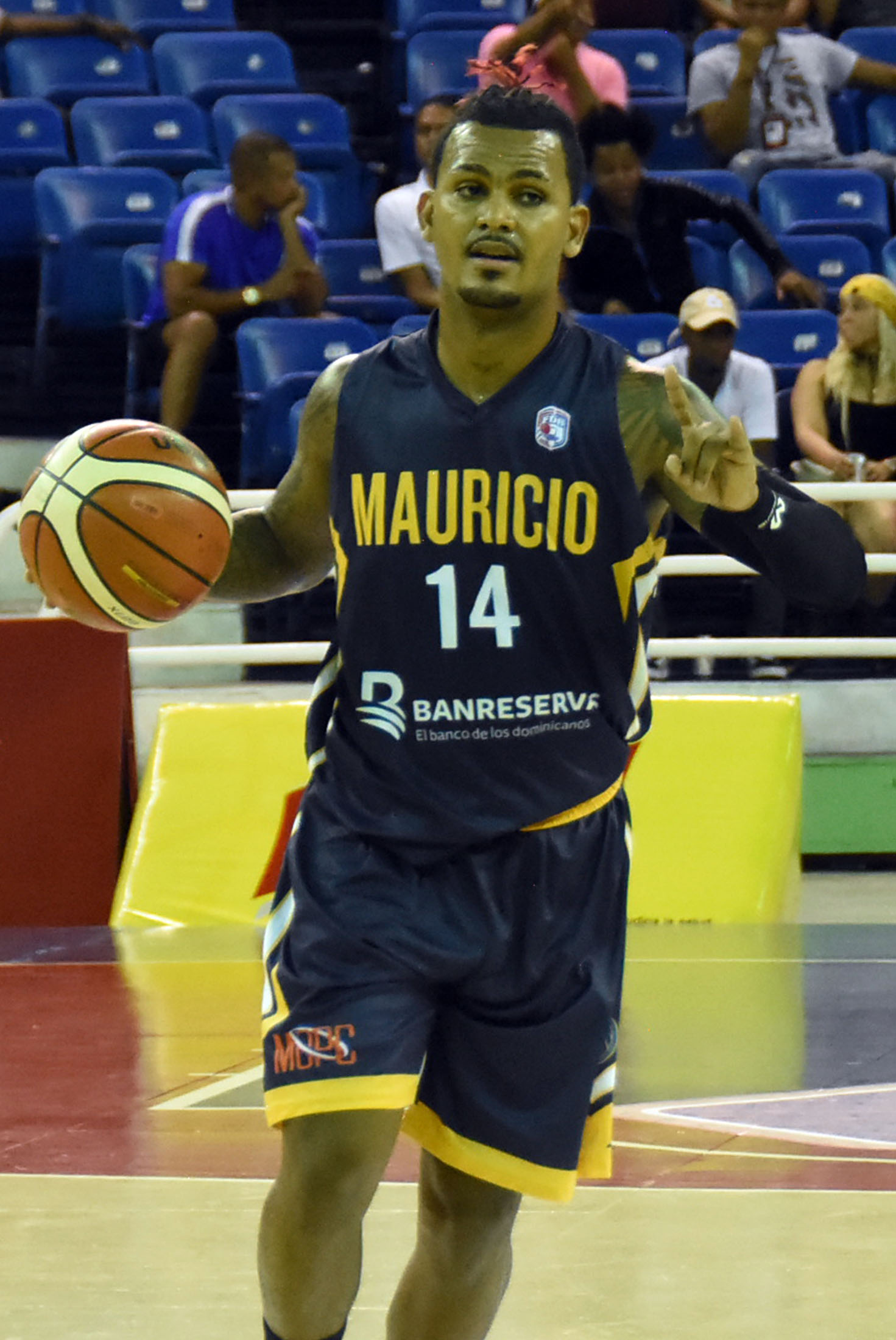 Danilo Núñez decide con triple séptimo triunfo del club Mauricio Báez