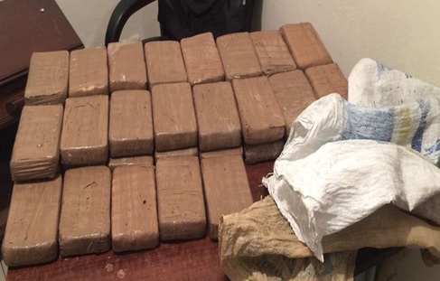 Hallan 37 paquetes de drogas en terrenos baldíos de Constanza