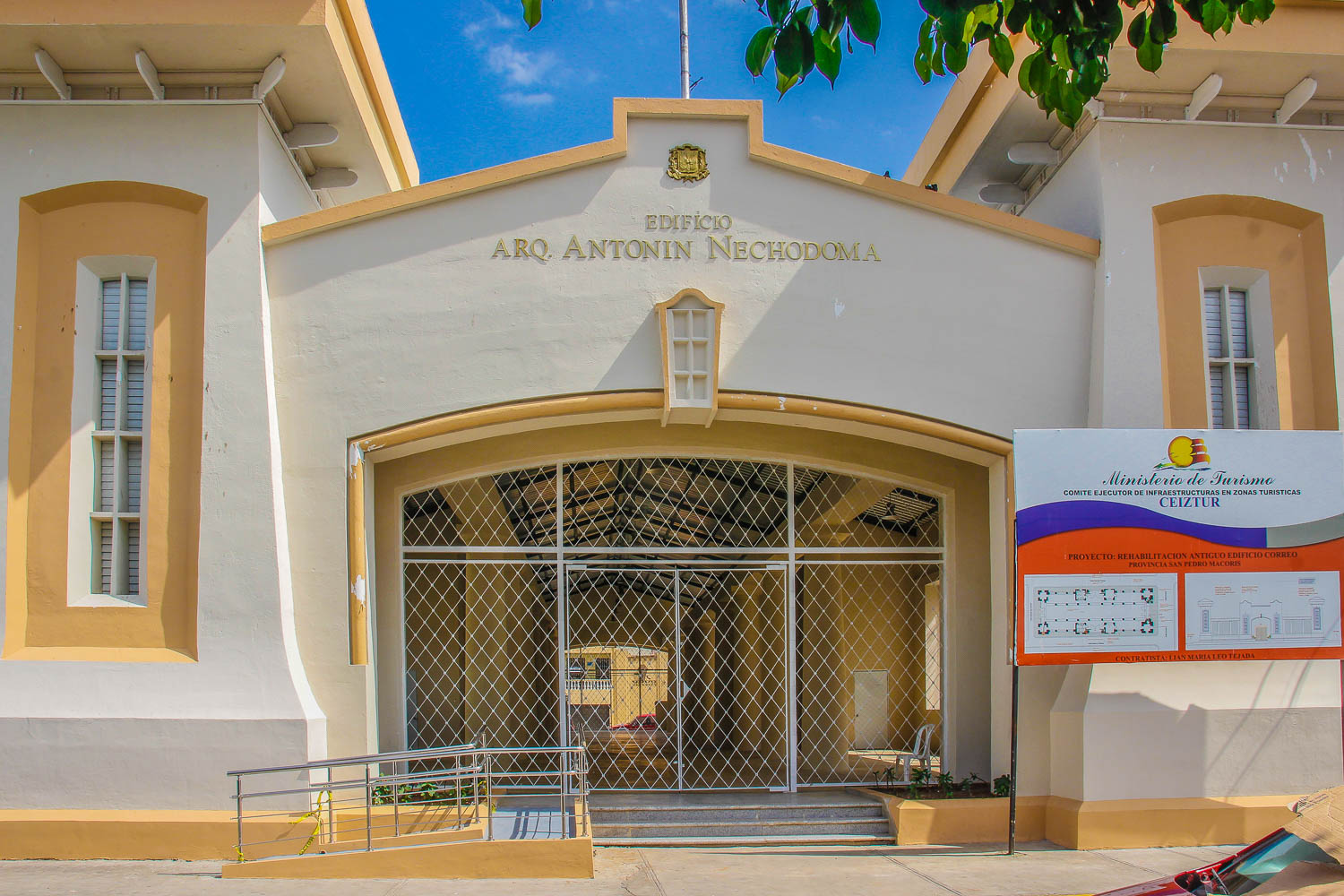 UCE y MITUR promueve rescate centro histórico de San Pedro de Macorís