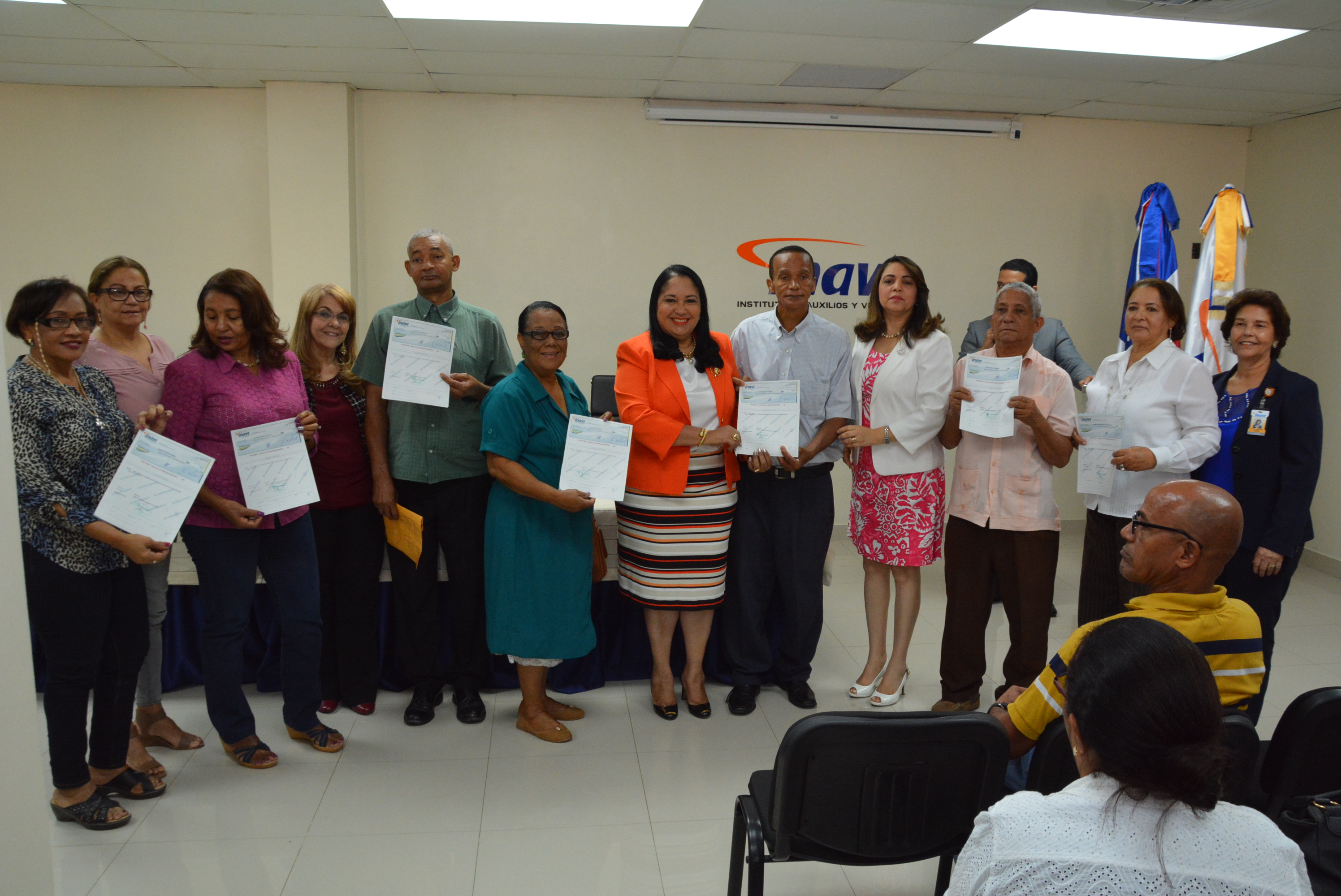 Entregan más de un millón 600 mil pesos a 306 maestros jubilados