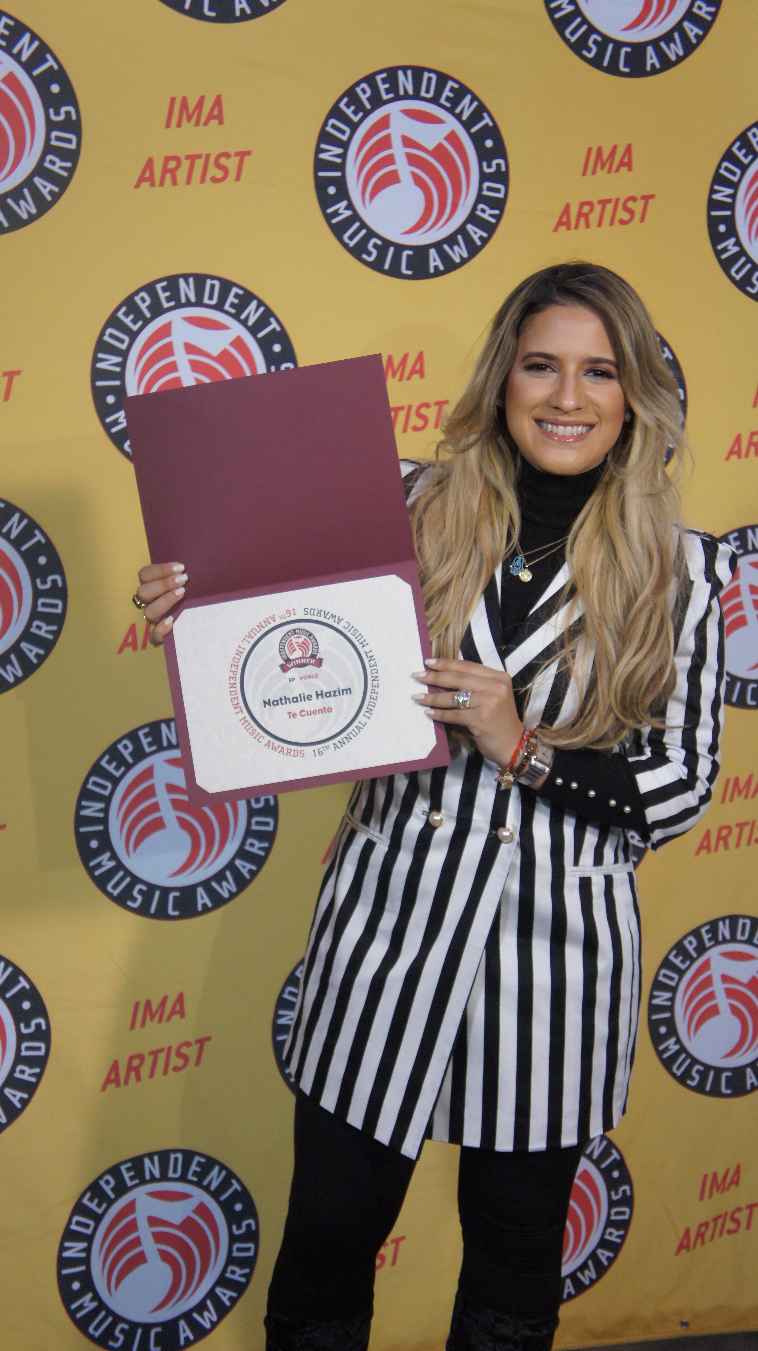 Nathalie Hazim gana los premios Independent Music Awards
