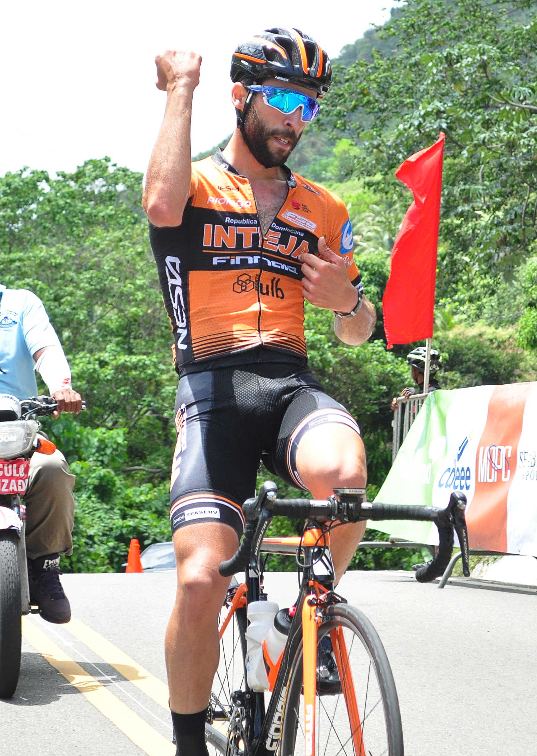 William Guzmán triunfa en élite en el Grand Prix de Ciclismo