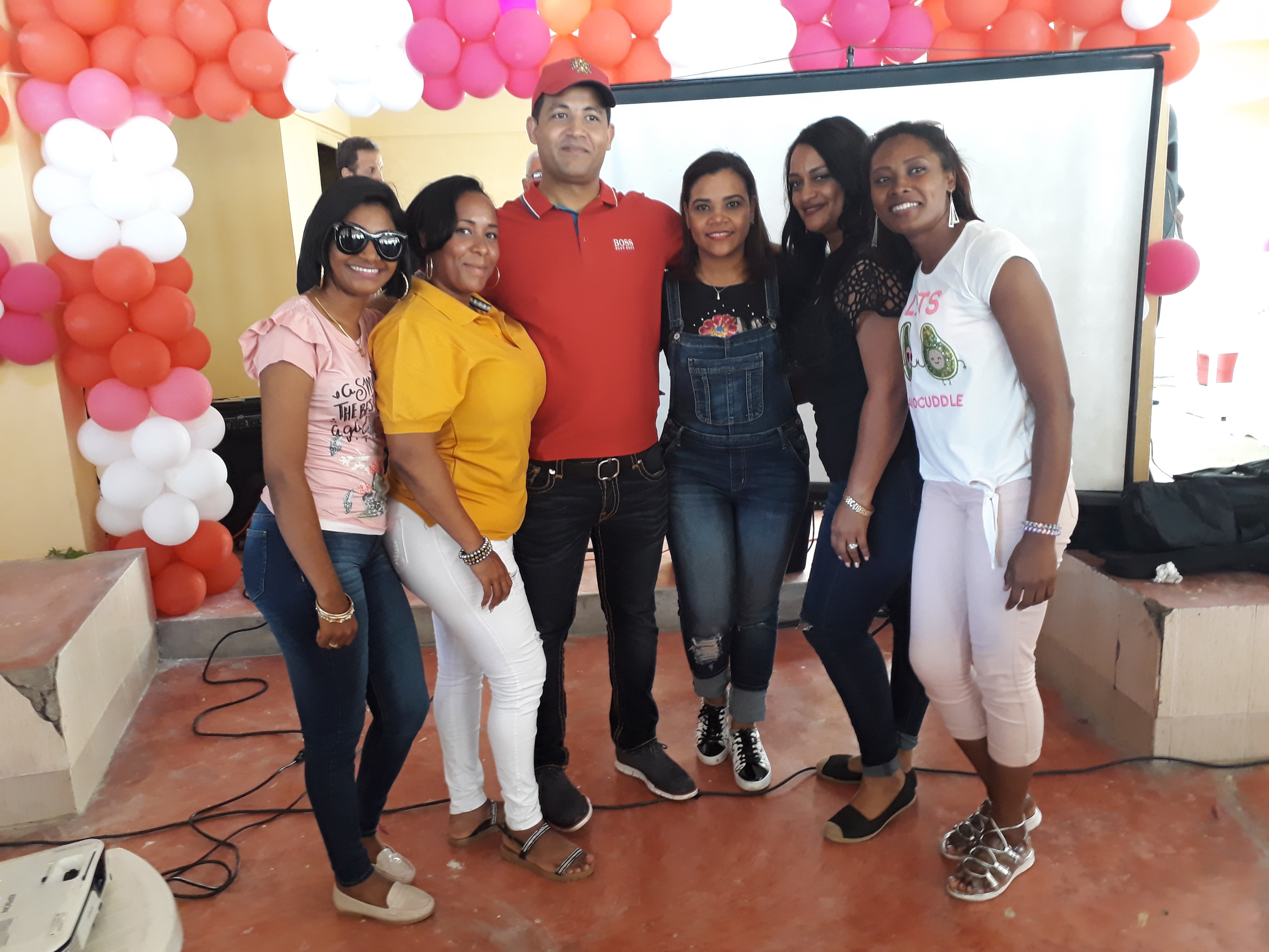 Agasajan a más de 200 madres de la Policía Escolar