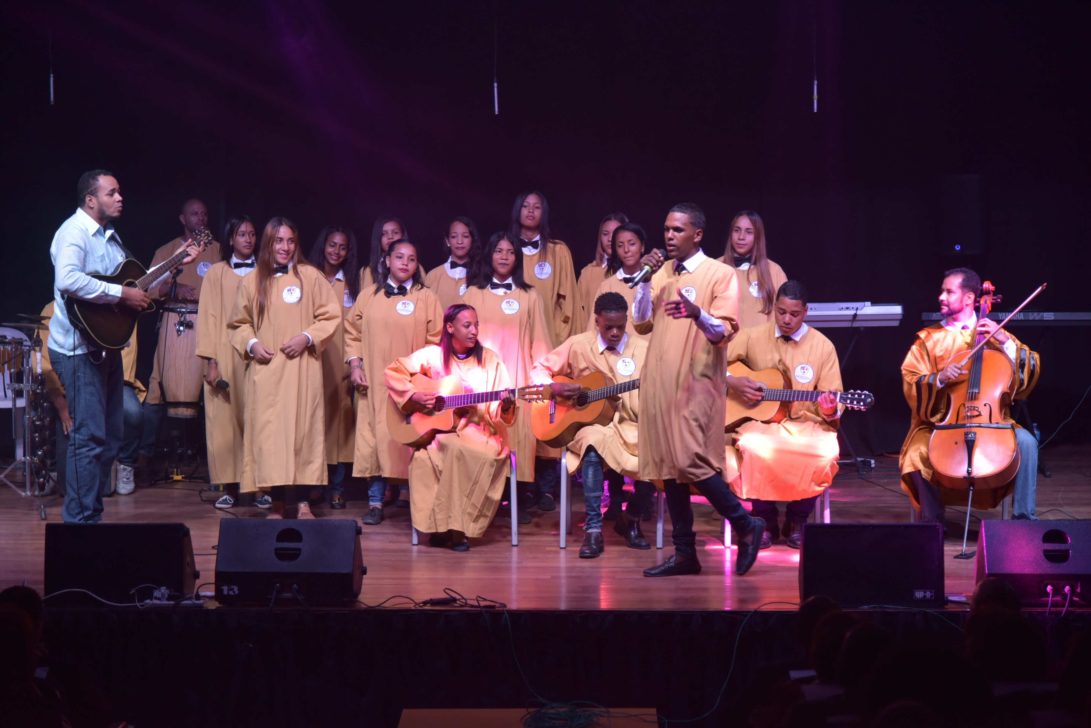 Estudiantes participan en Gala Nacional de Artes