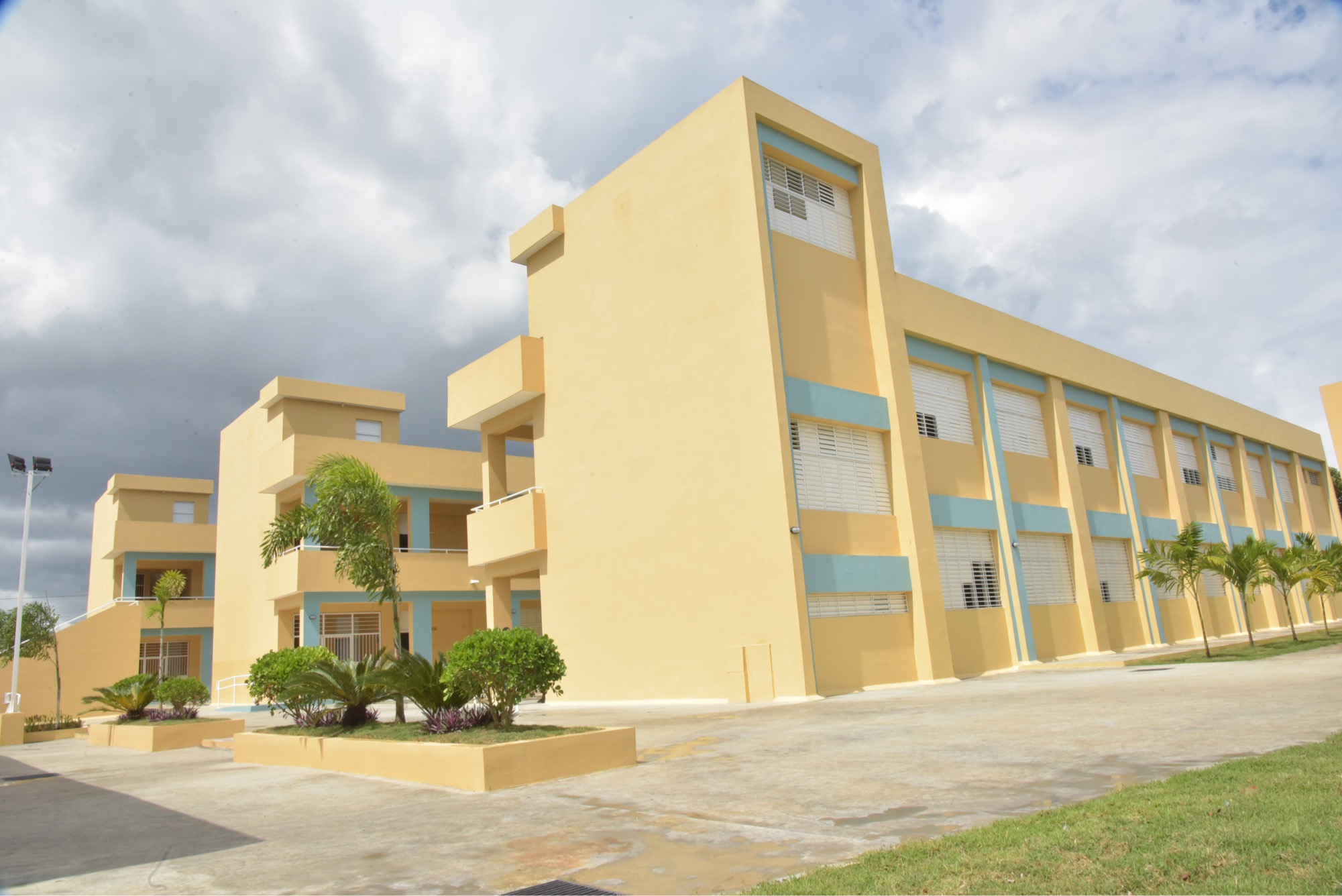 Gobierno entrega tres nuevos centros escolares en Moca