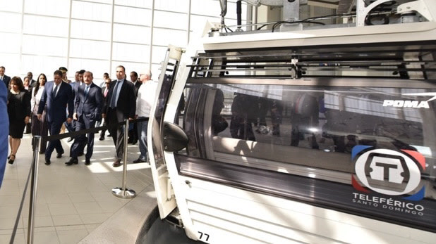 Ya el teleférico va y viene cargado de gente