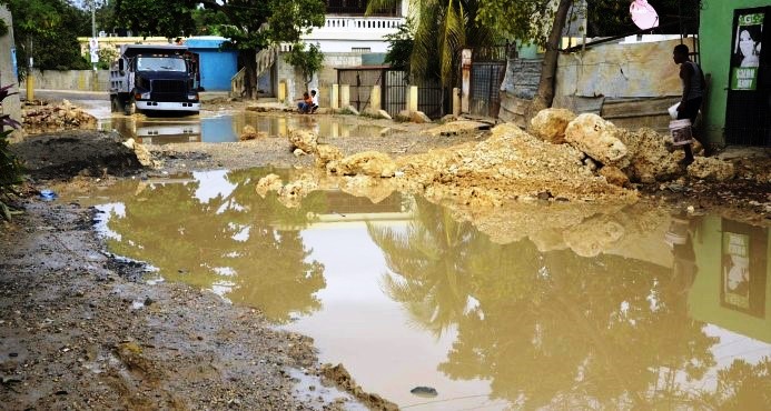 Residentes Brisas del Este anuncian parada hoy para reclamar arreglos de calles