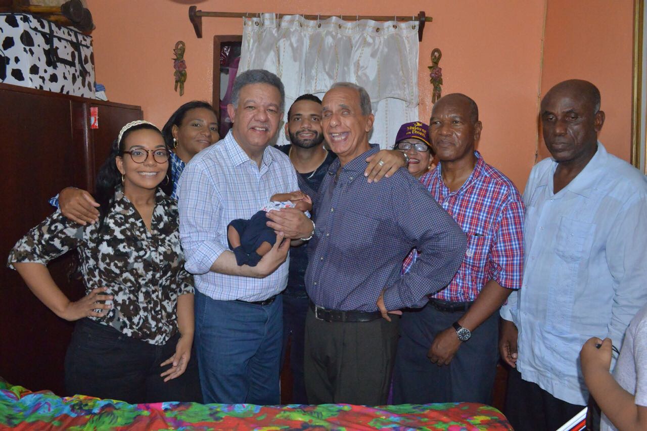 Leonel Fernández recorre Los Alcarrizos