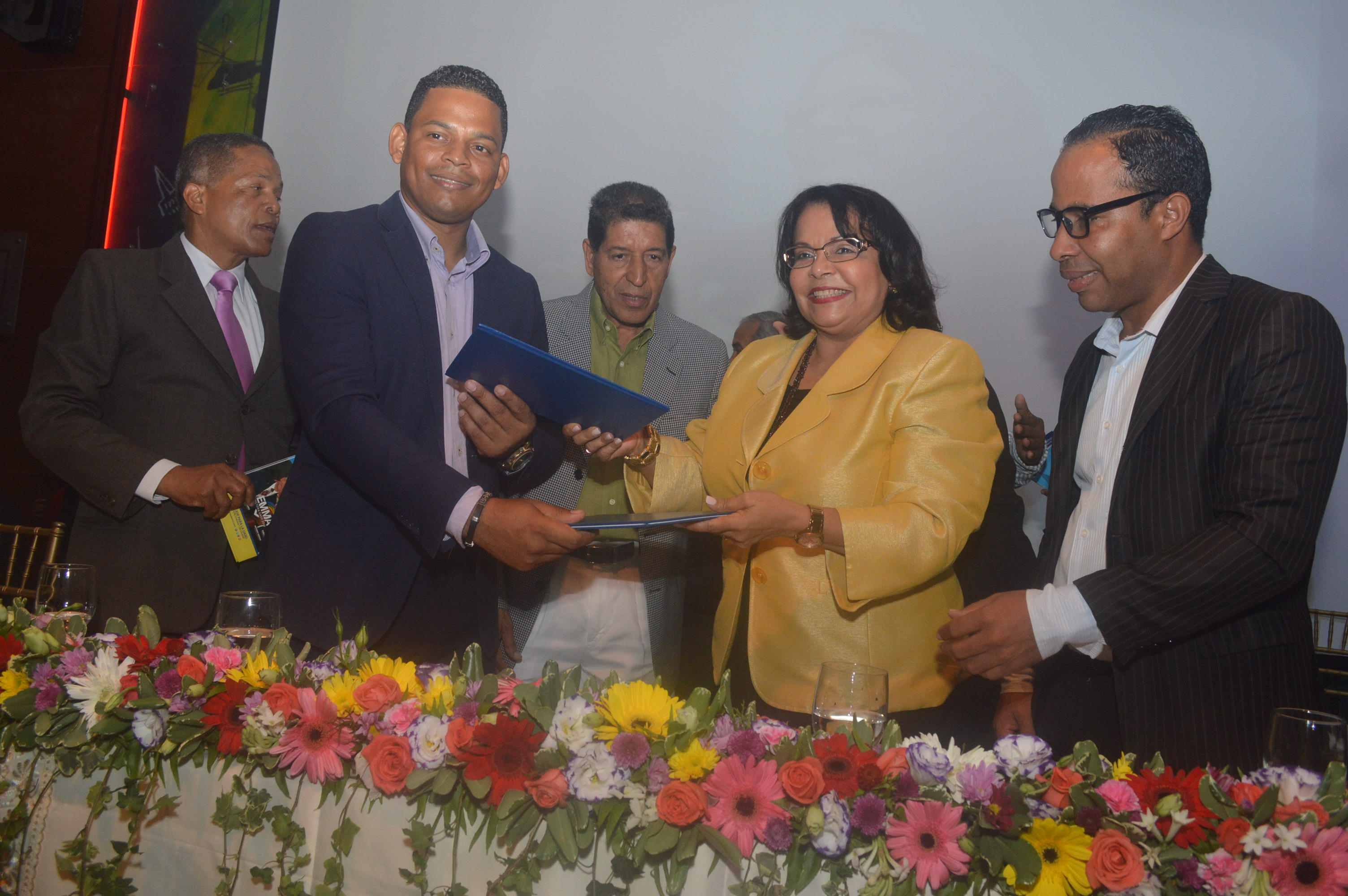 Emma Polanco recibe más apoyo para rectora de las UASD