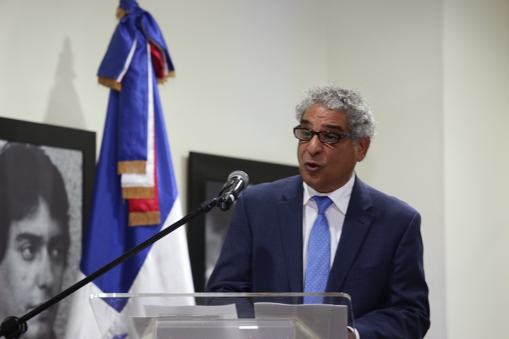 Publican obra sobre construcción Biblioteca UASD