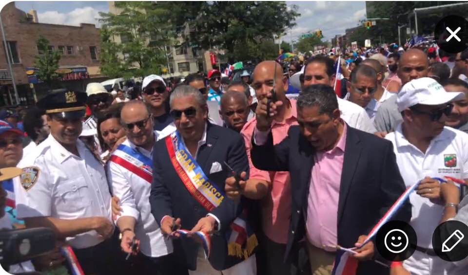 Dominicanos en el Bronx participan en Gran Parada