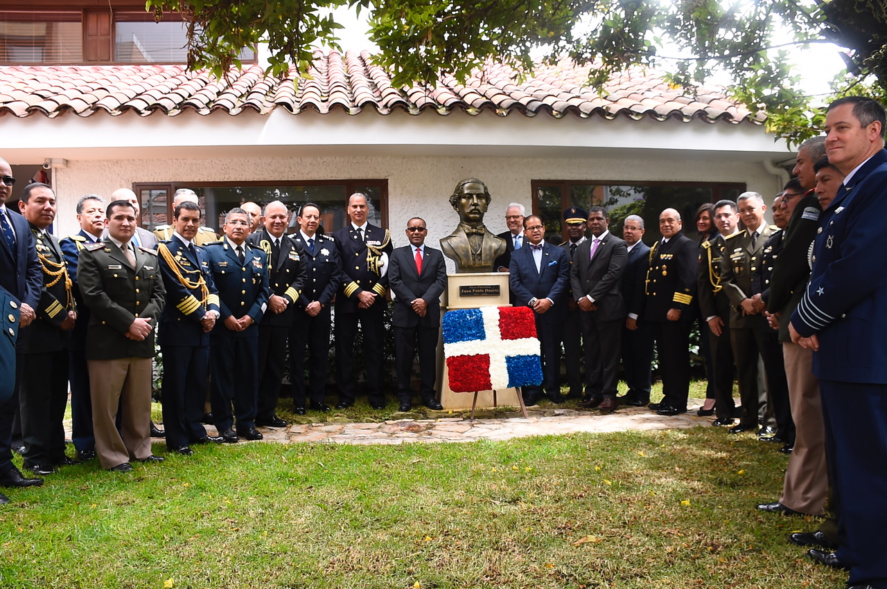 Misión dominicana en Colombia desveló busto de Juan Pablo Duarte