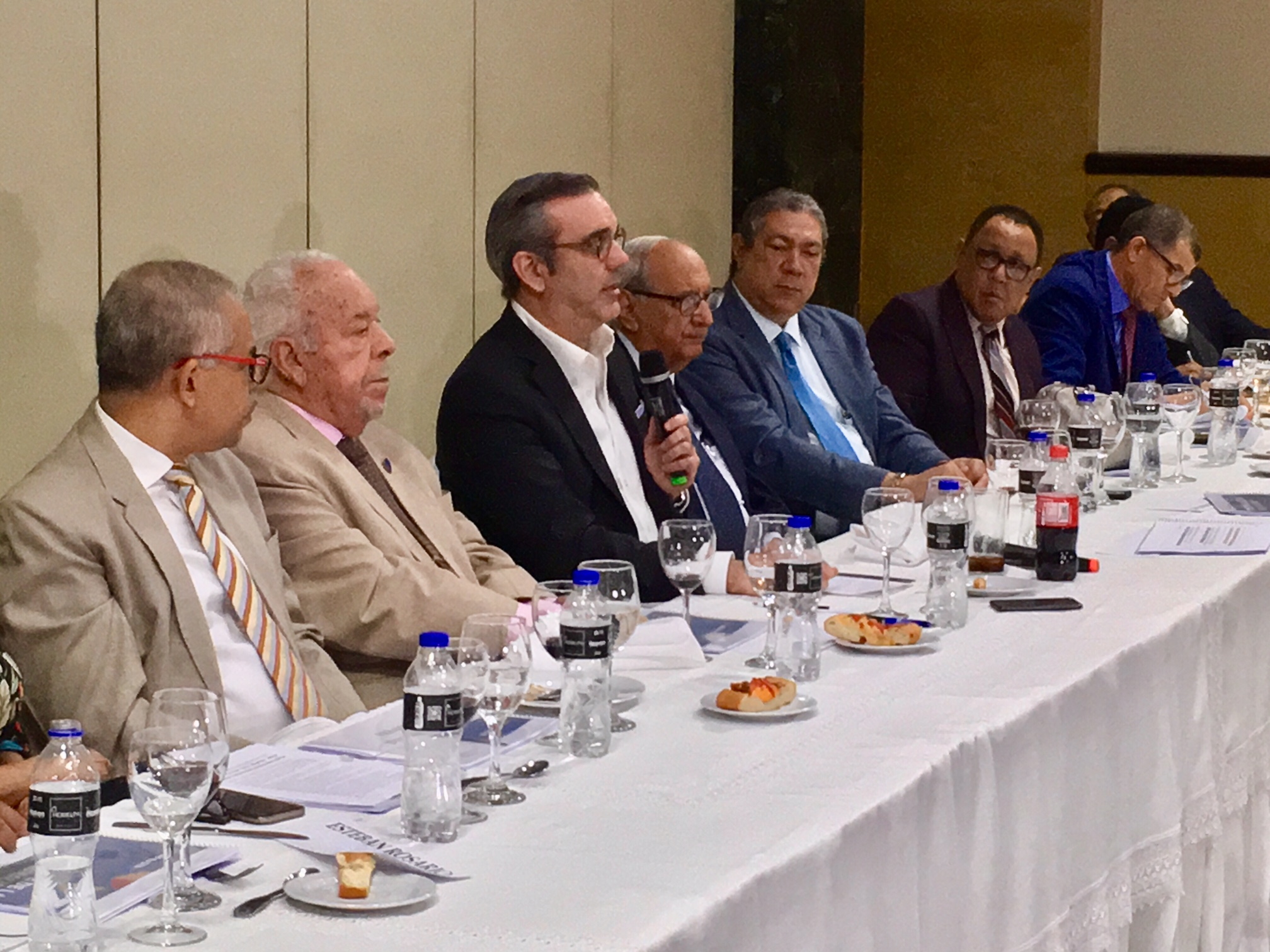 Luis Abinader presenta en Santiago su propuesta para el rescate institucional