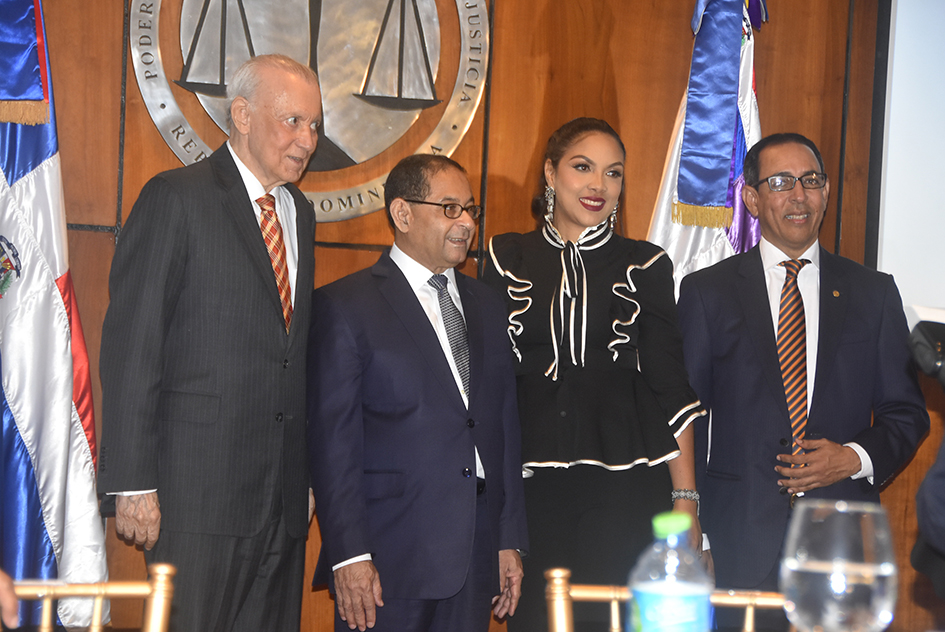 Rafael Alburquerque presenta libro "Derecho al Trabajo"