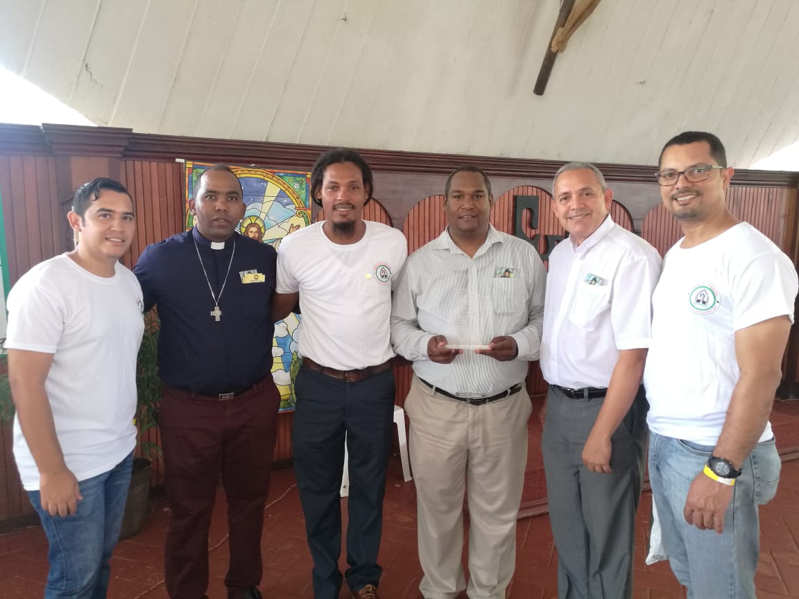 Ex alumnos del Hogar Escuela celebran 50 años de asociados