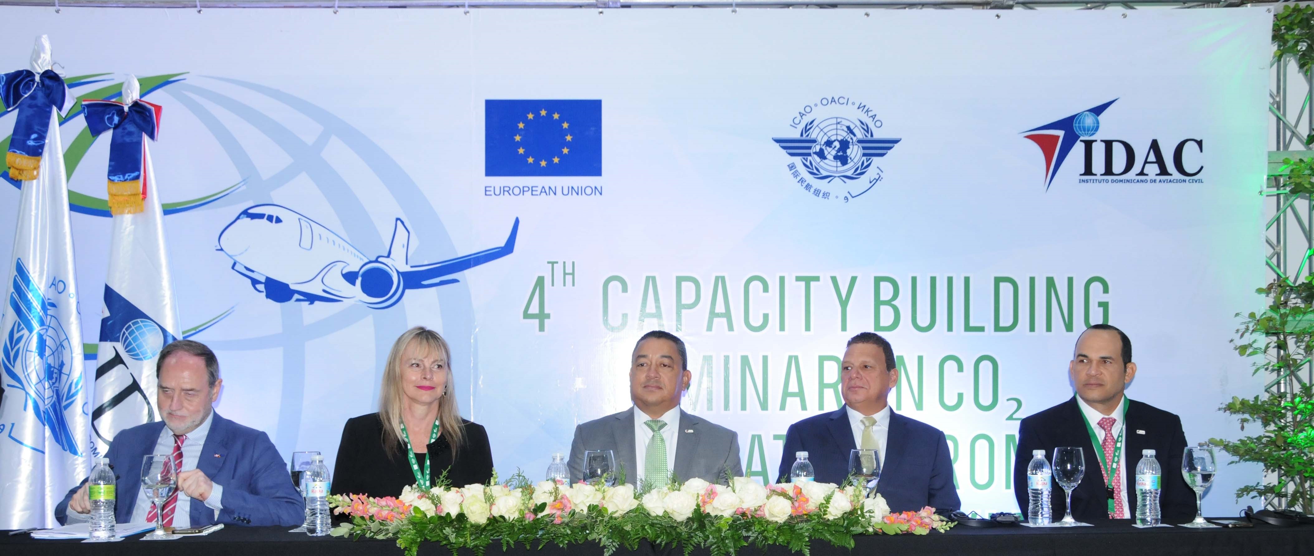 Herrera expone proteger medio ambiente es clave para la supervivencia humana