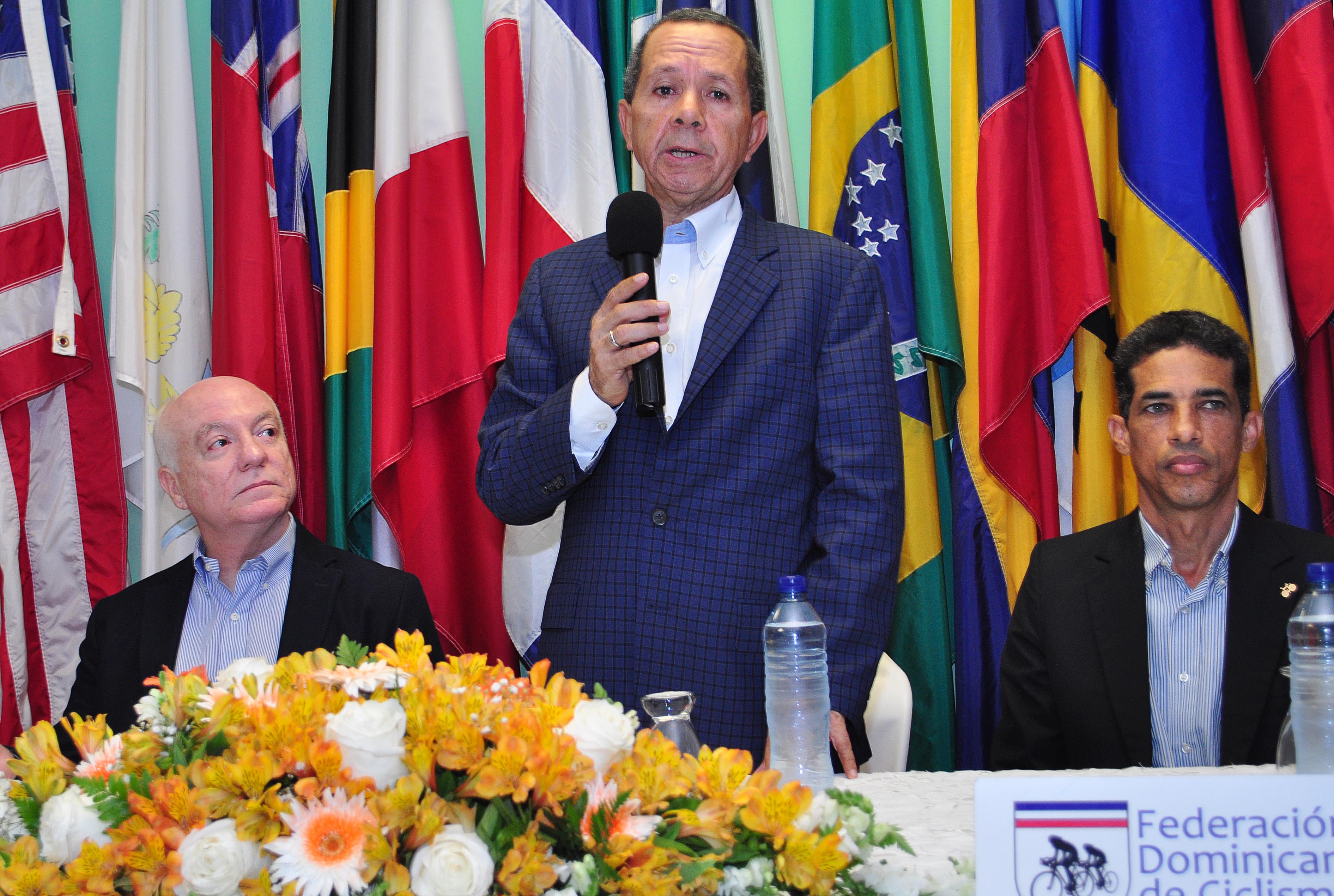 IMCA y Doglocy firman convenio para llevar ciclismo RD a  más importantes giros