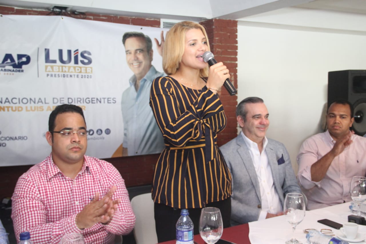 Luis Abinader se compromete en  edificar un nuevo país junto a los jóvenes