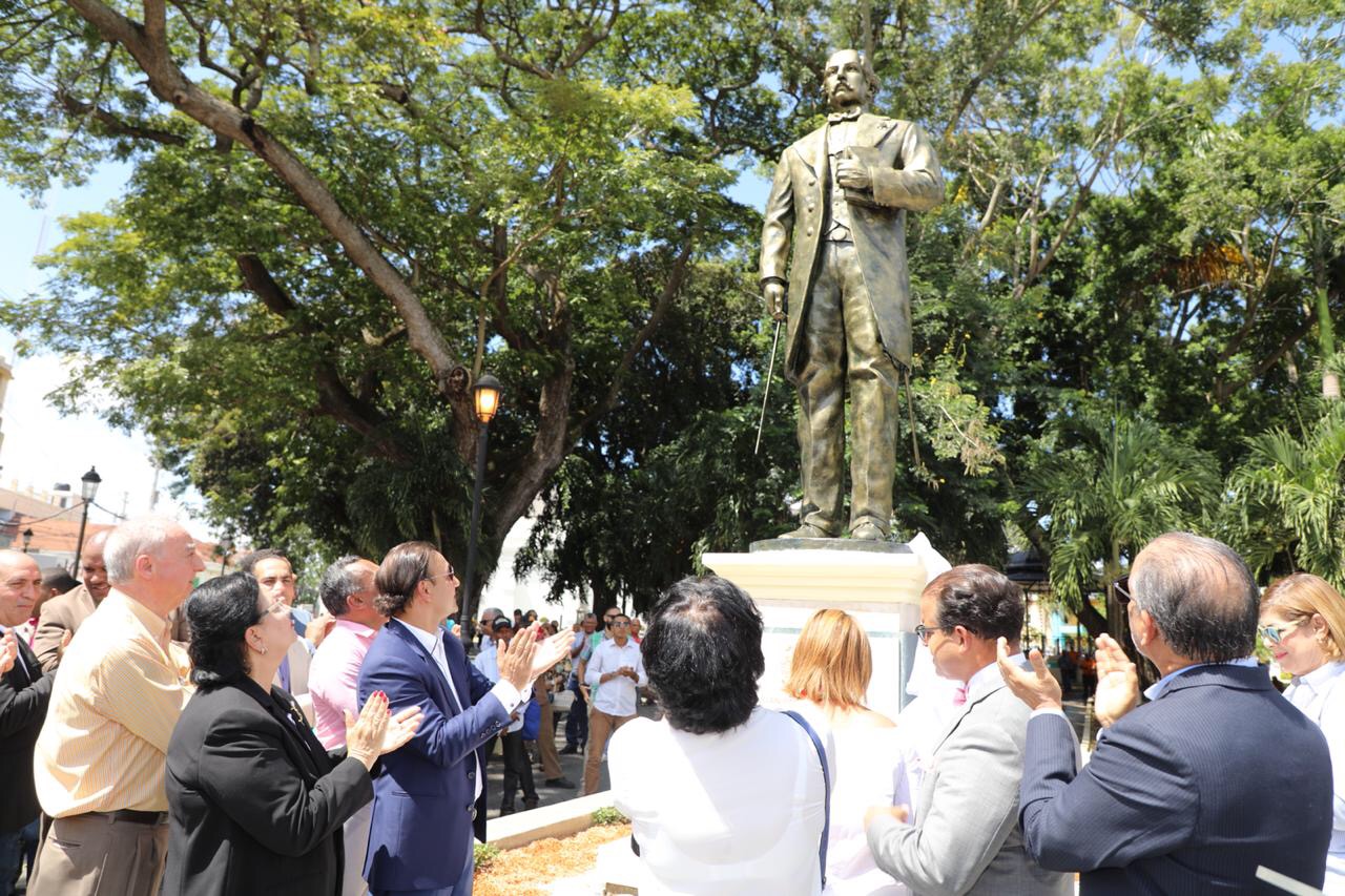 Buscan, con estatuas de Duarte, fortalecer imagen positiva del patricio
