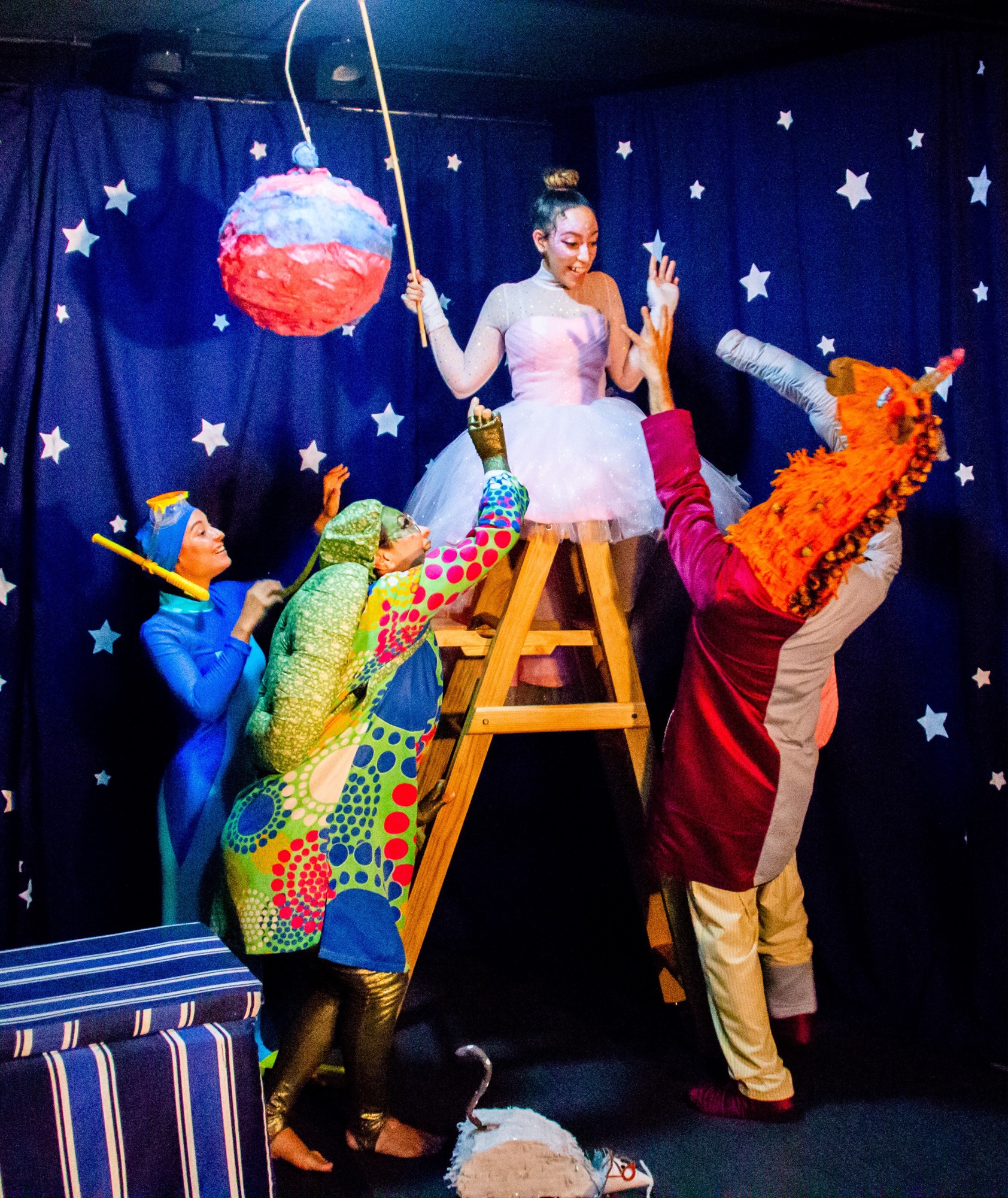 Estreno mundial del espectáculo teatral ¿A qué te sabe la Luna?,