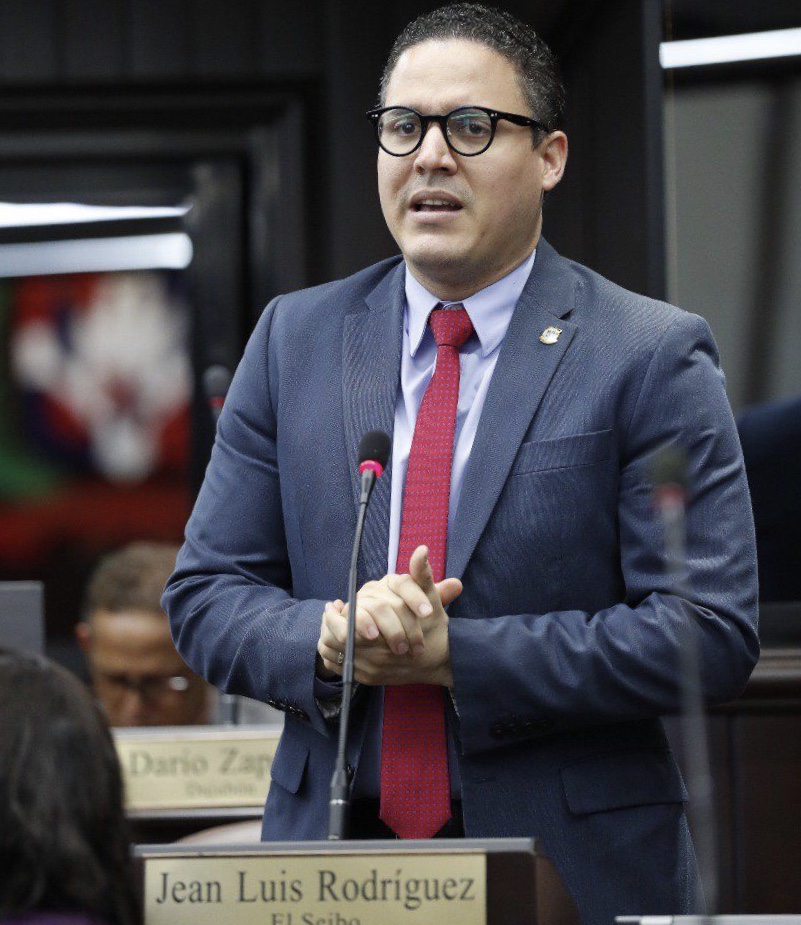 Diputado opositor critica proceder de la Policia