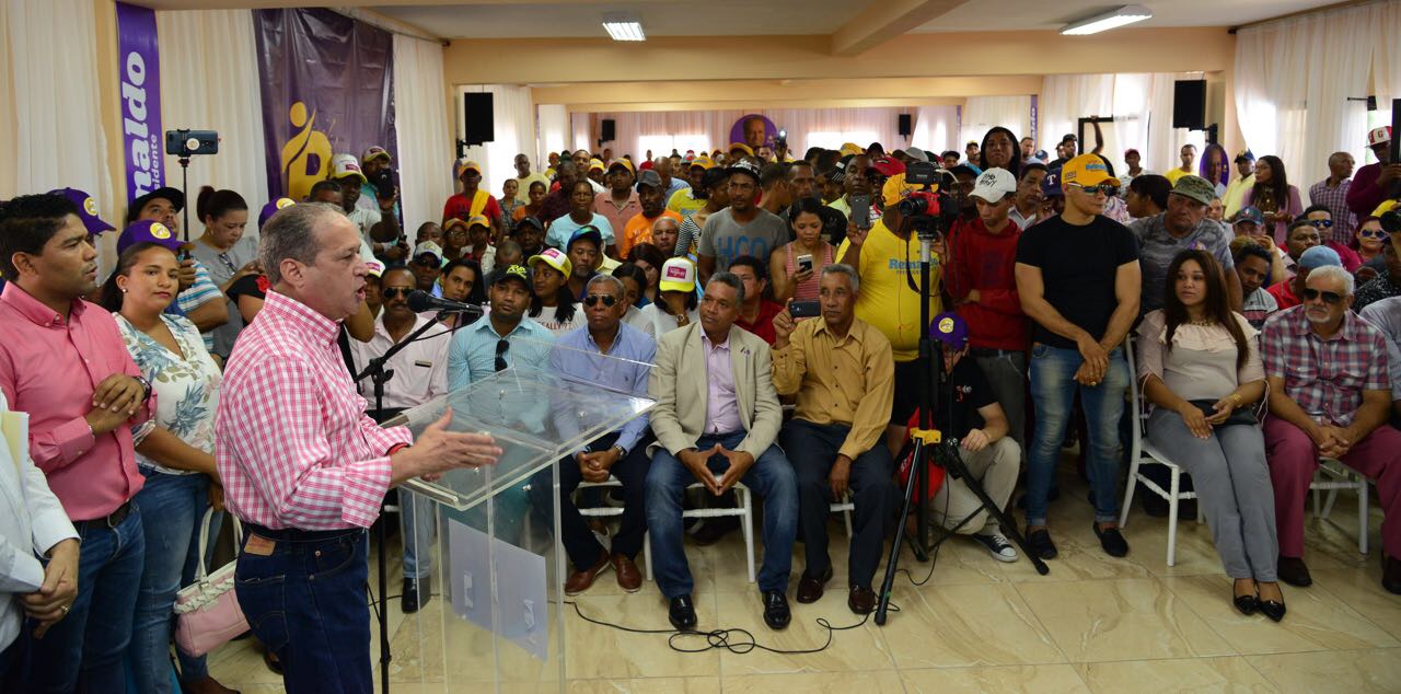 Reinaldo alardea de que nadie le gana en el PLD