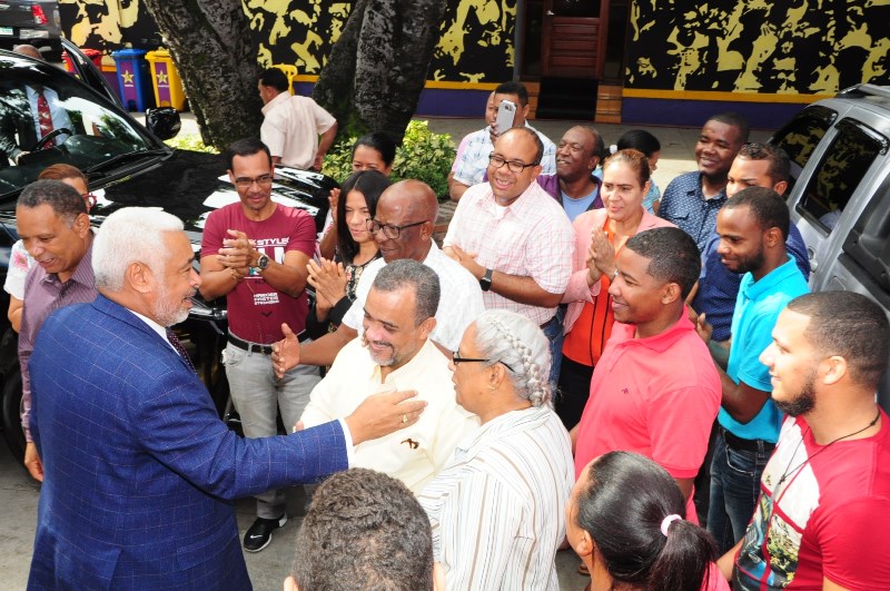 Camacho agradece a peledeístas en Casa Nacional del PLD
