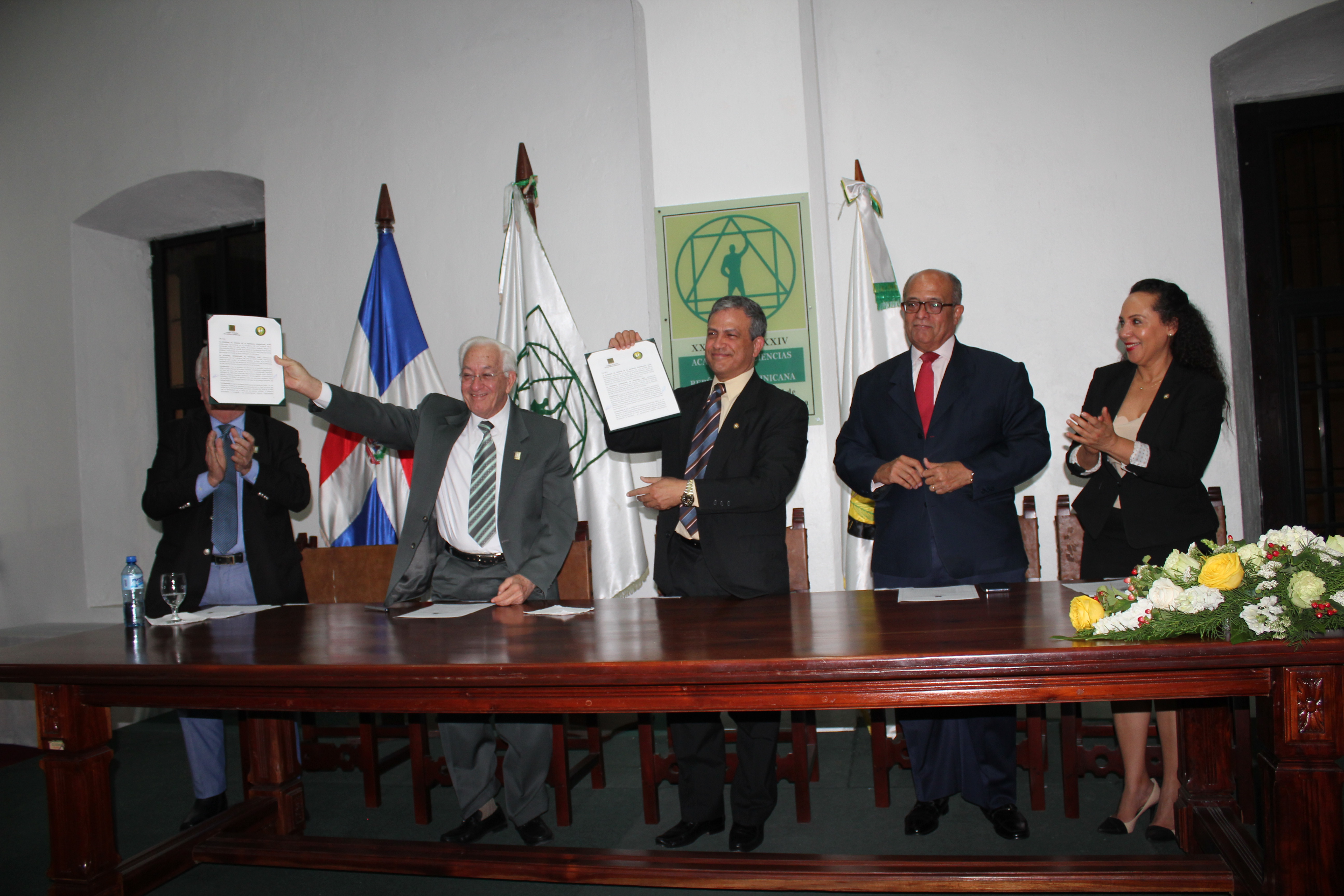 Academias de Ciencias y la de Medicina firman acuerdo de colaboración