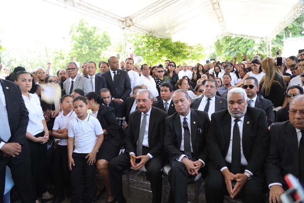 Presidente Medina encabeza multitud despidió a Monchy Rodríguez