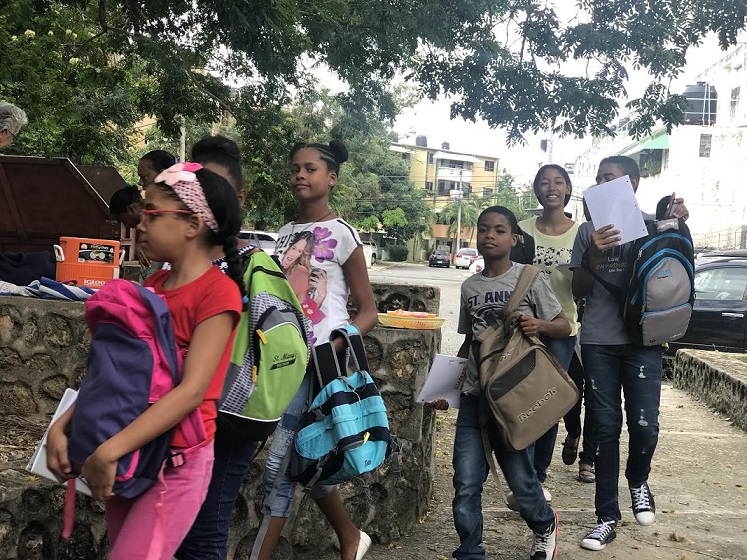 FundoVida Entrega Mochilas y Útiles Escolares a los Niños y Niñas de Maquiteria