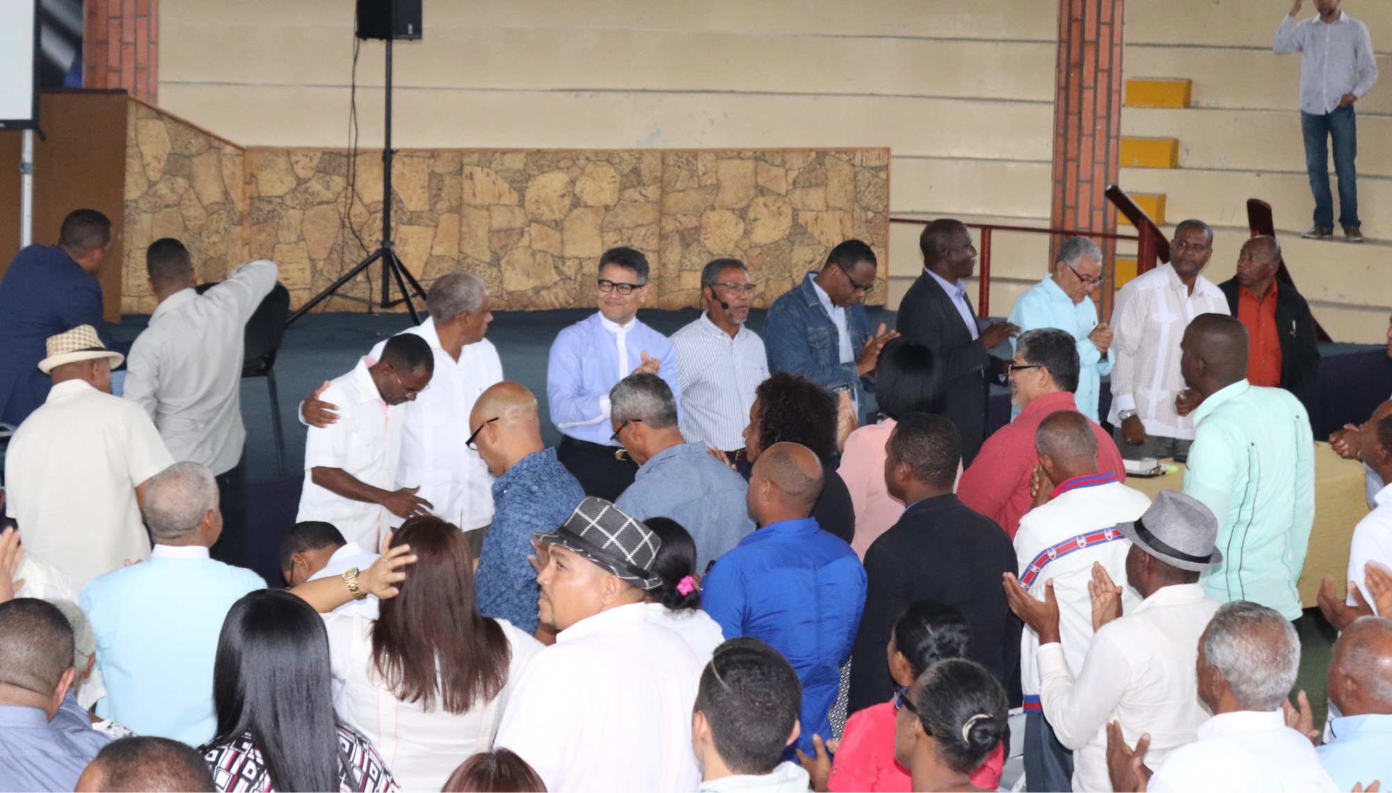 Carlos Peña ataca a políticos tradicionales