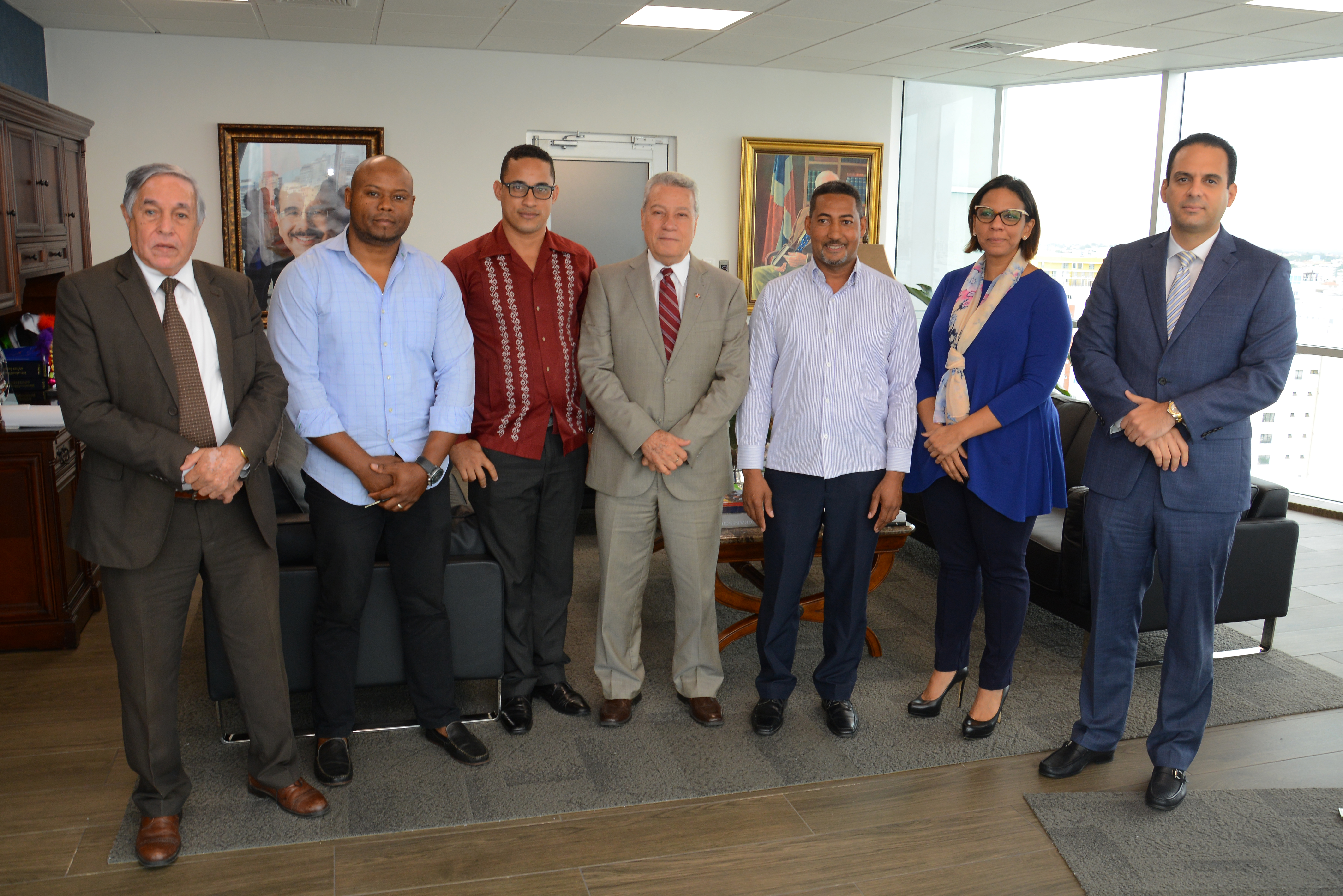 Ministro Toca Simó recibe a representantes de sector transporte