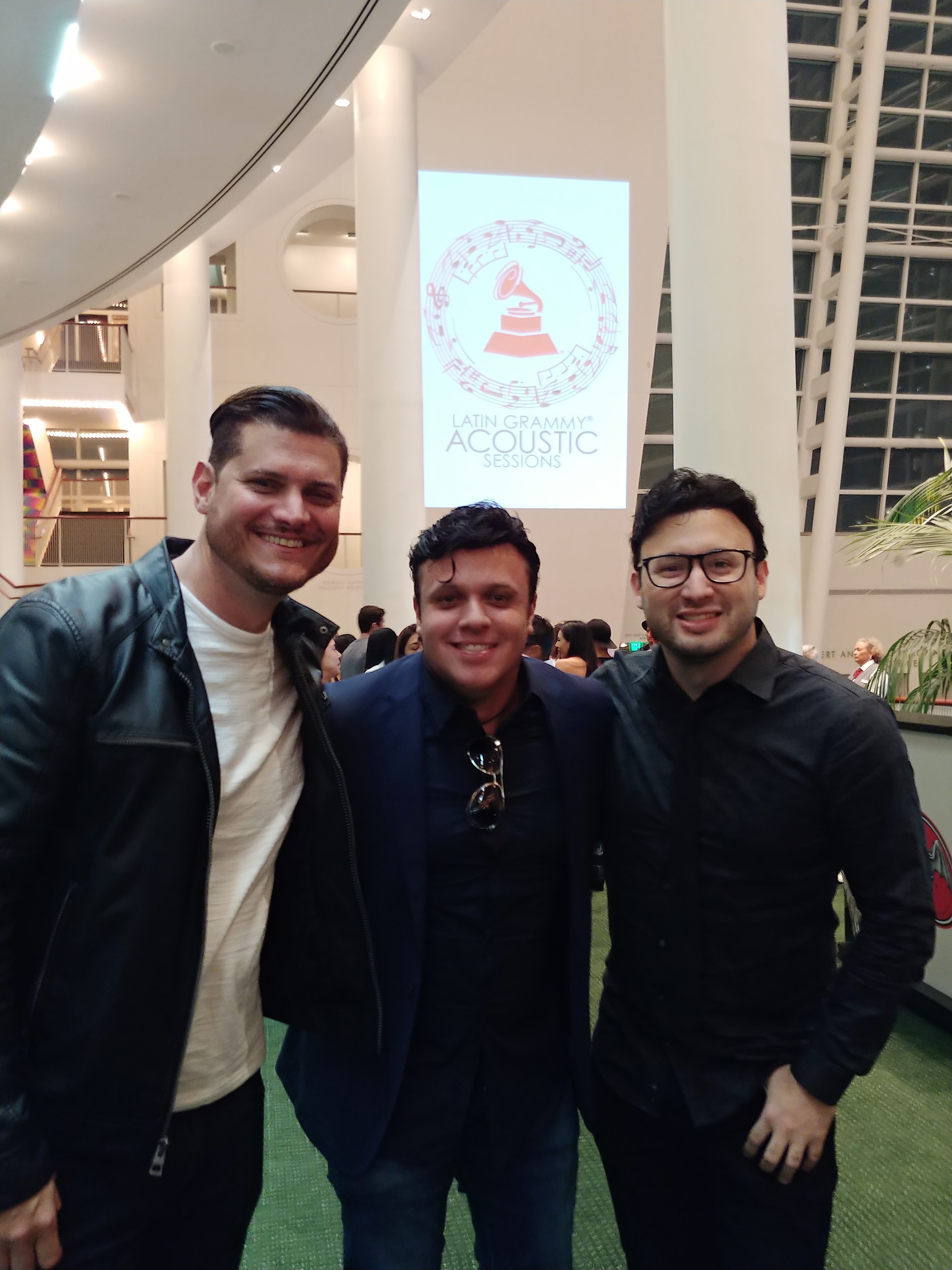 Latin Grammy presenta sesión acústica privada con Juanes: Reconocen apoyo de artistas a talentos en AL