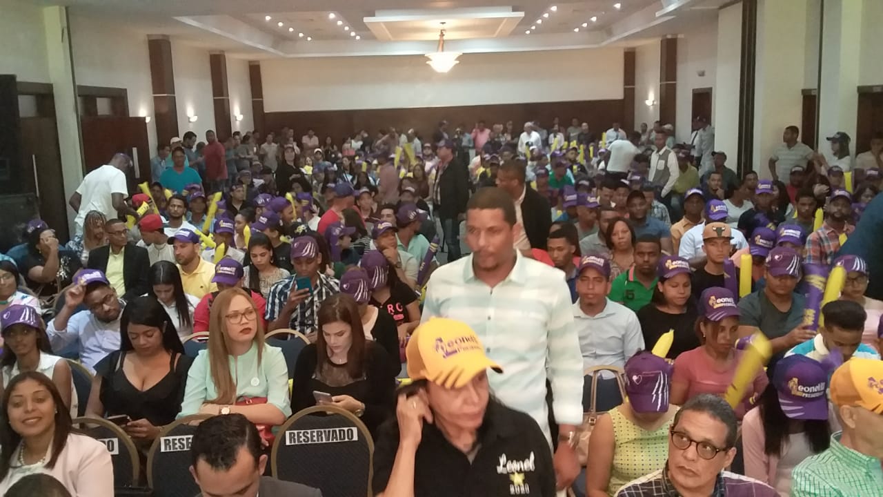 Juventud Leonelista en masivo acto en Santiago